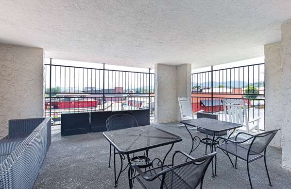 Americana Inn a Travelodge by Wyndham