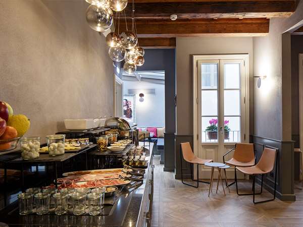 Dining,Dining Area,Restaurant,On-Site