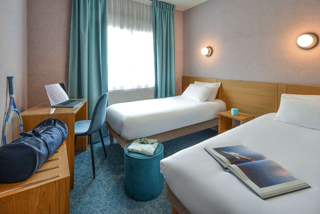 Sure Hotel by Best Western Centre Beaune-guestroom-Guest Room,Bed,Guest Room Amenity,On-Site,Guest Room - Whole Room.jpg