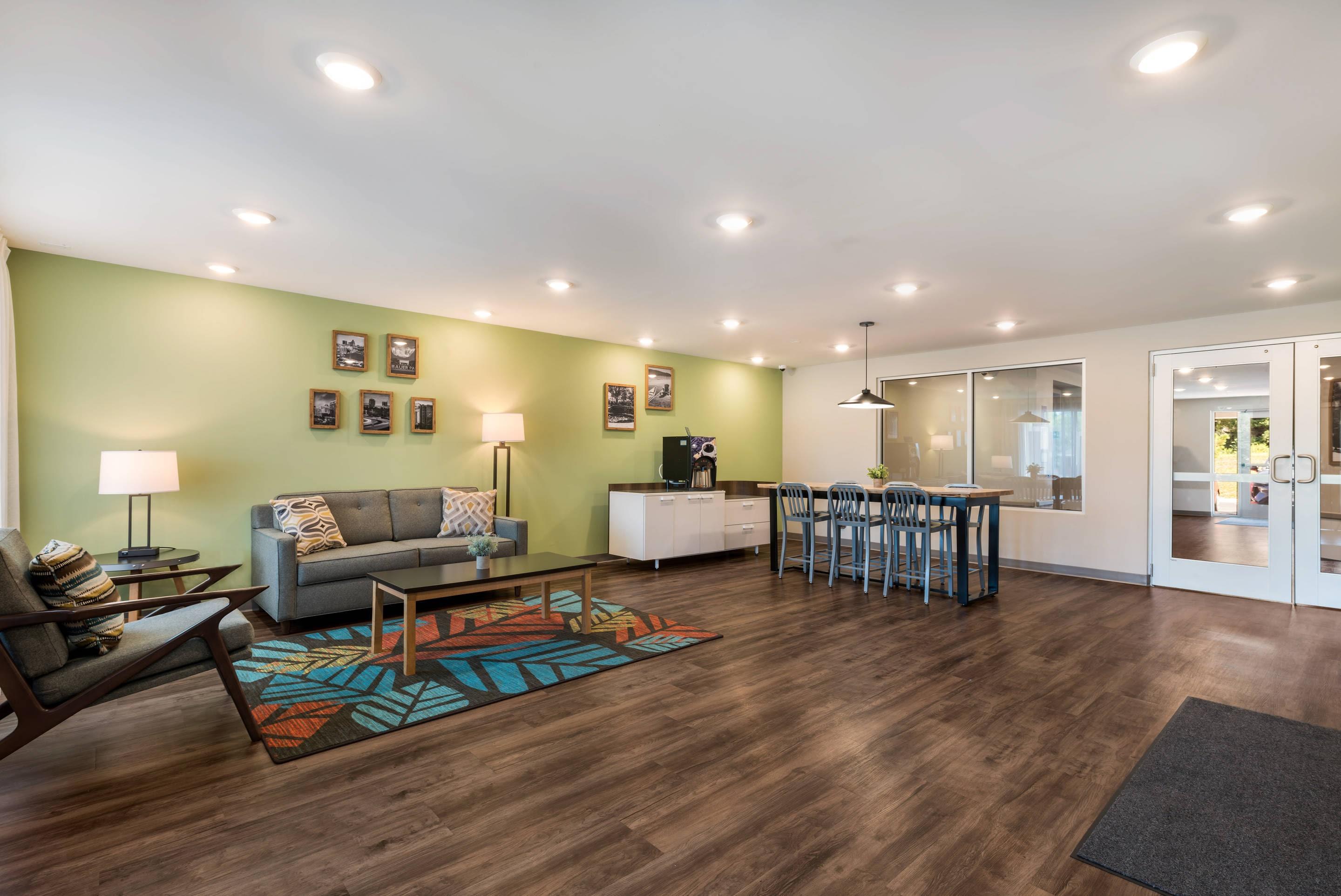 Hotel lobby | WoodSpring Suites Greensboro - High Point North