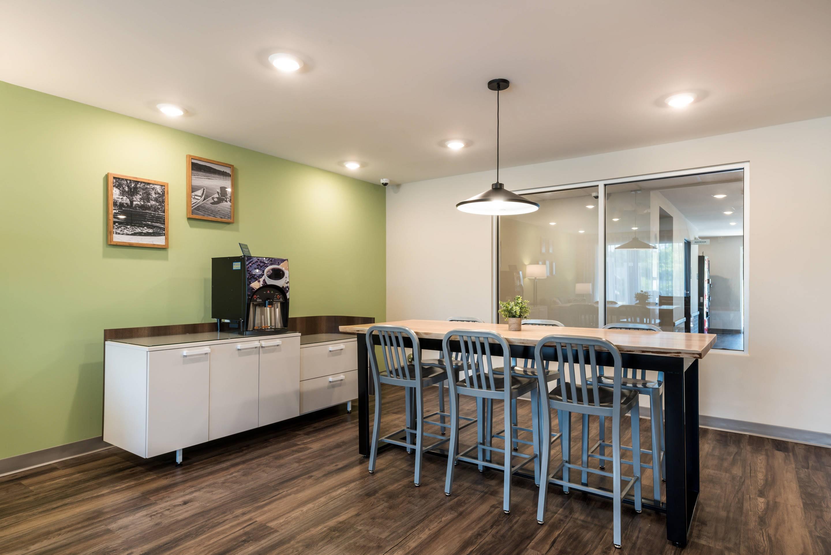 Hotel lobby | WoodSpring Suites Greensboro - High Point North