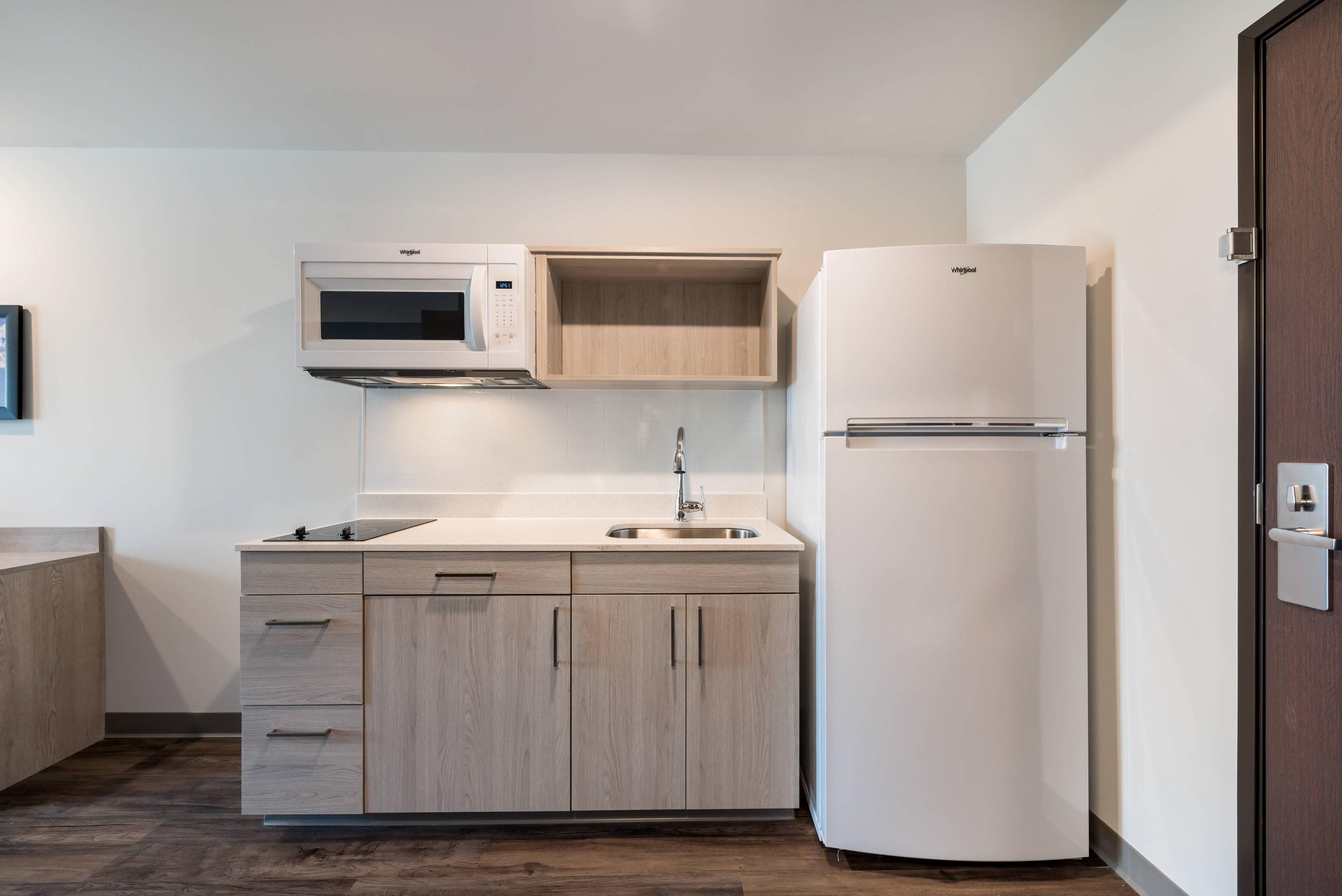 Standard Kitchen | WoodSpring Suites Greensboro - High Point North