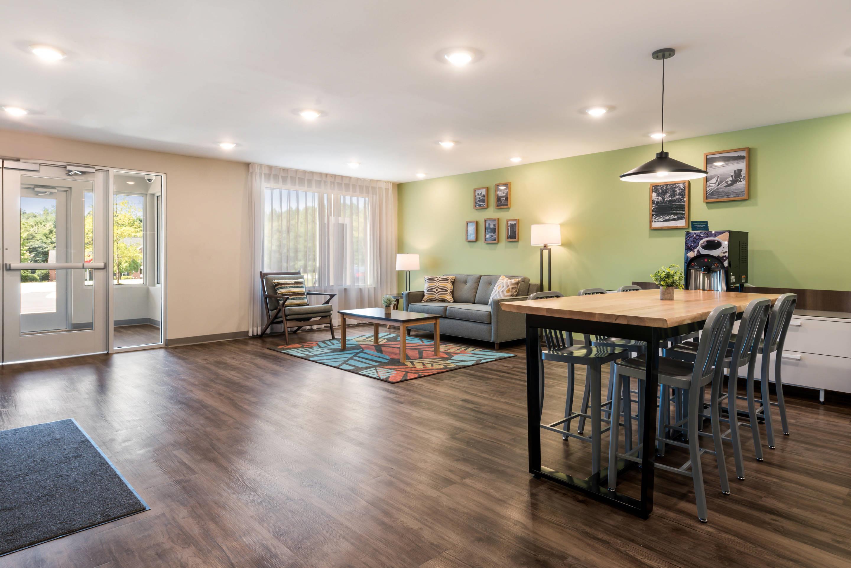 Lobby | WoodSpring Suites Greensboro - High Point North