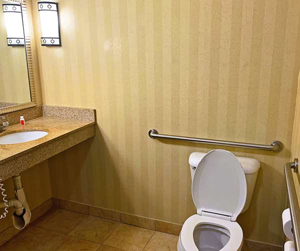  - Rodeway Inn & Suites Catoosa - I-44, Exit 240