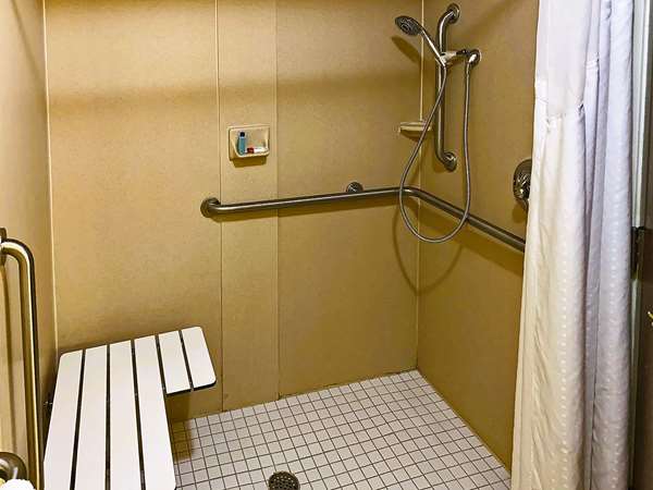  - Rodeway Inn & Suites Catoosa - I-44, Exit 240