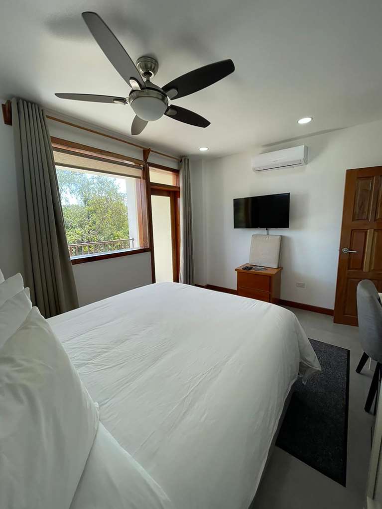 Best Western Grand Baymen Gardens-guestroom-Guest Room,On-Site.jpg