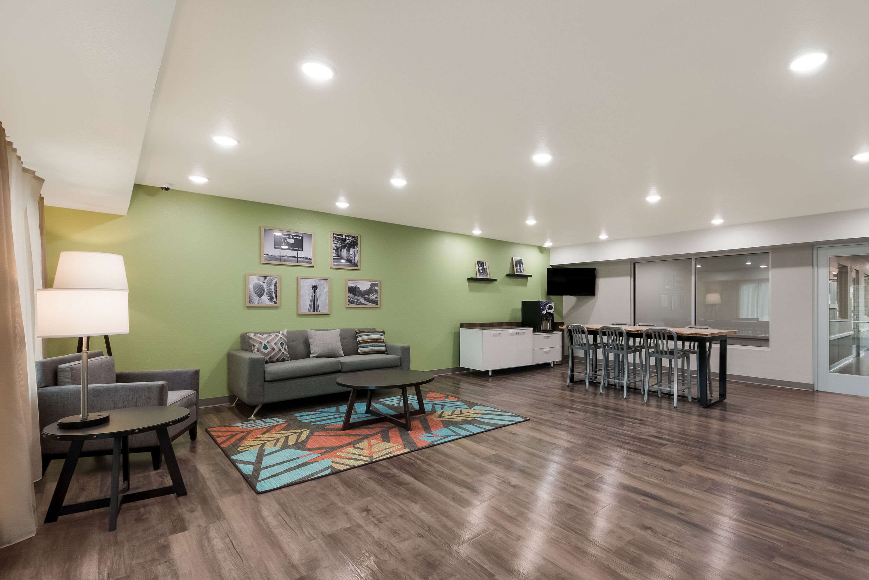 Hotel lobby | WoodSpring Suites San Antonio UTSA - Medical Center