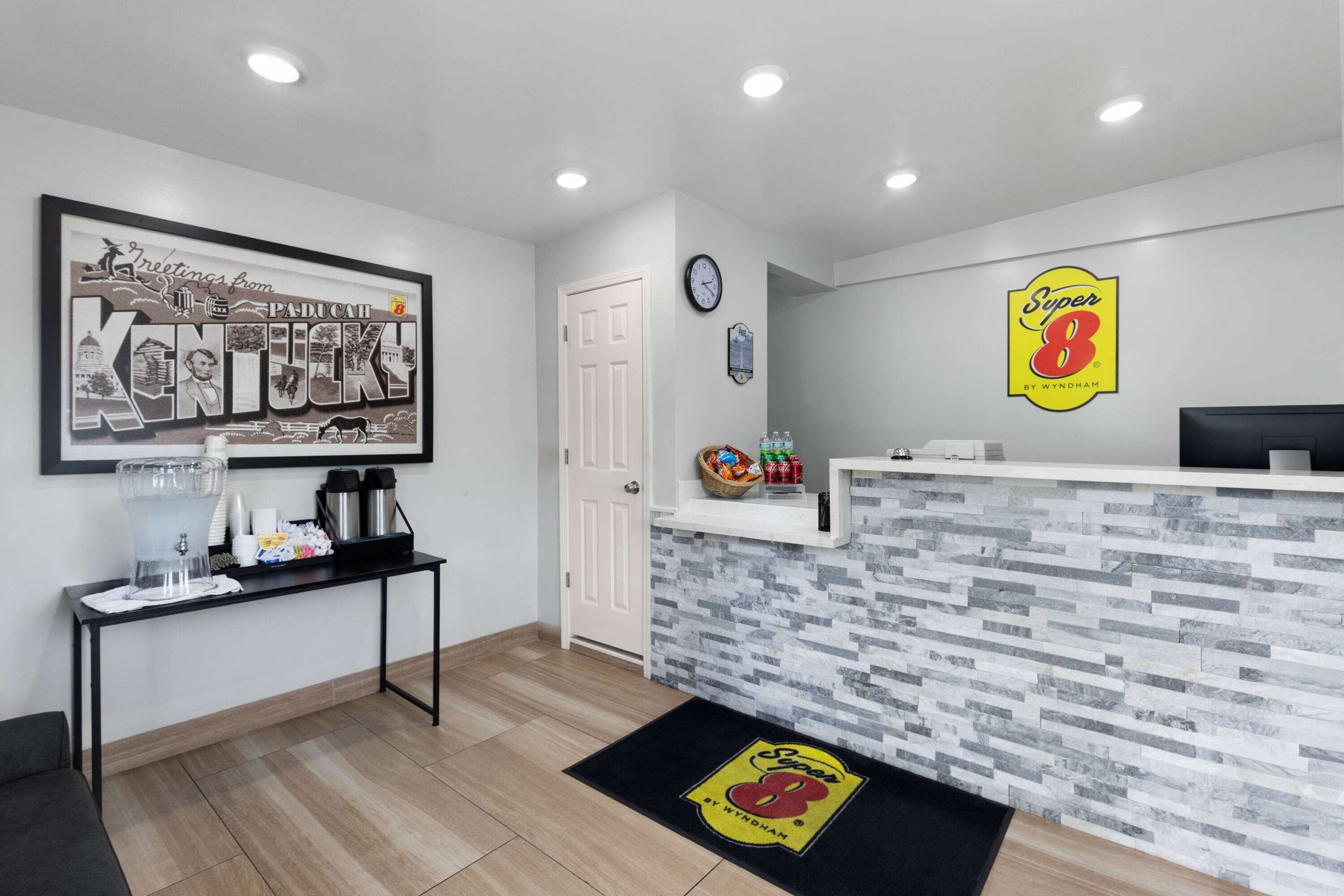 Reception | Super 8 by Wyndham Paducah I-24 Exit 4