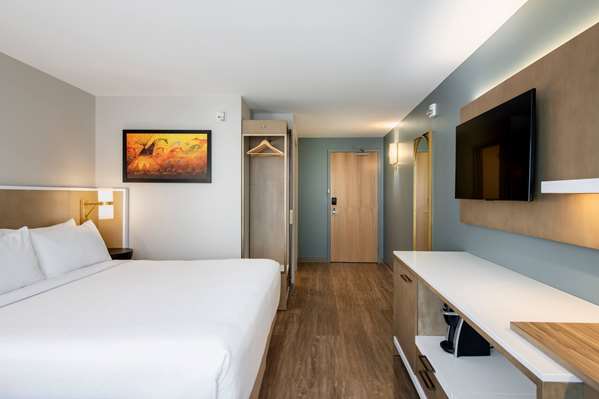  - Wyndham Garden Hotel Airport Winnipeg