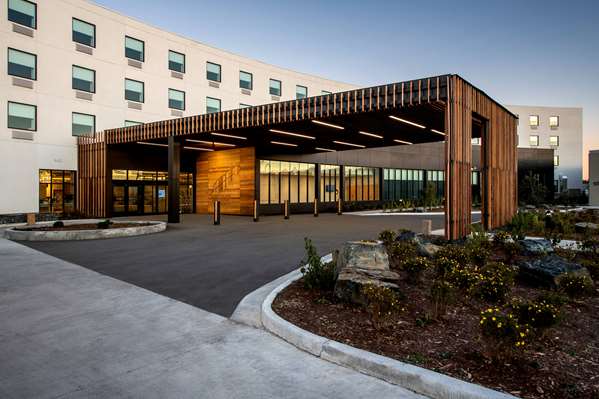 Exterior view - Wyndham Garden Hotel Airport Winnipeg