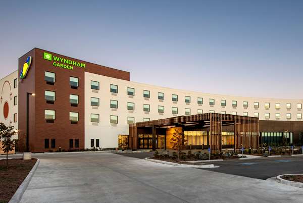 Exterior view - Wyndham Garden Hotel Airport Winnipeg