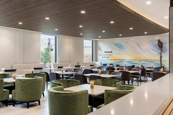 Restaurant - Wyndham Garden Hotel Airport Winnipeg