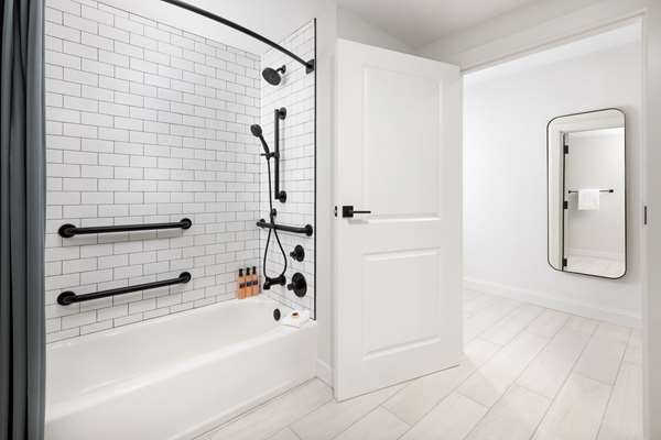  - Pell Hotel Middletown