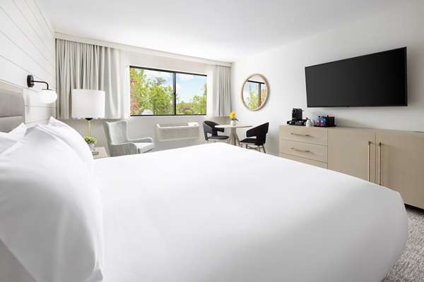  - Pell Hotel Middletown