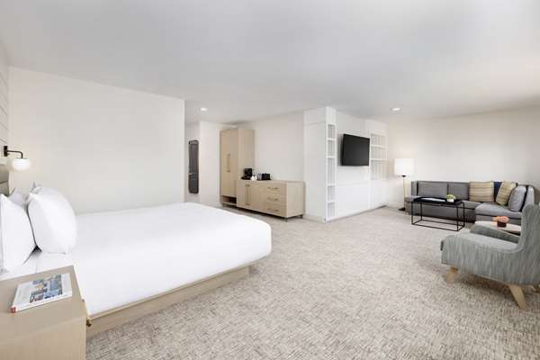  - Pell Hotel Middletown