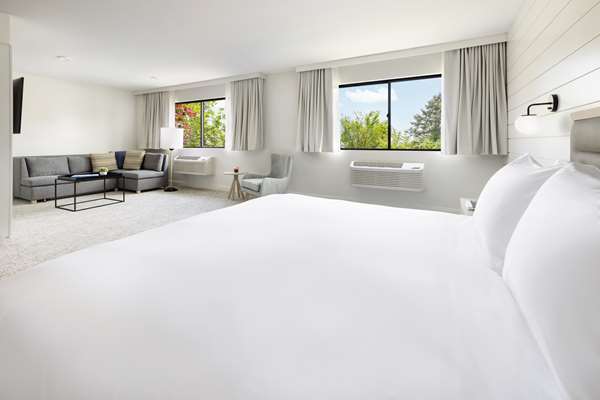  - Pell Hotel Middletown