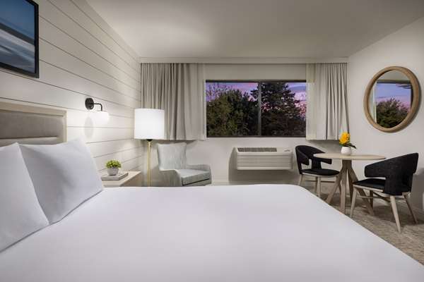  - Pell Hotel Middletown