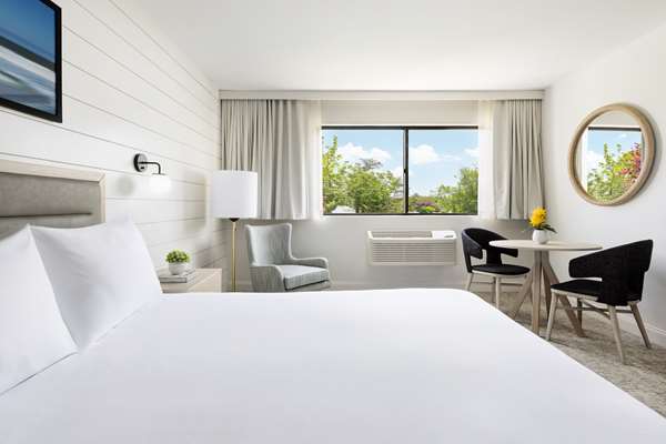  - Pell Hotel Middletown