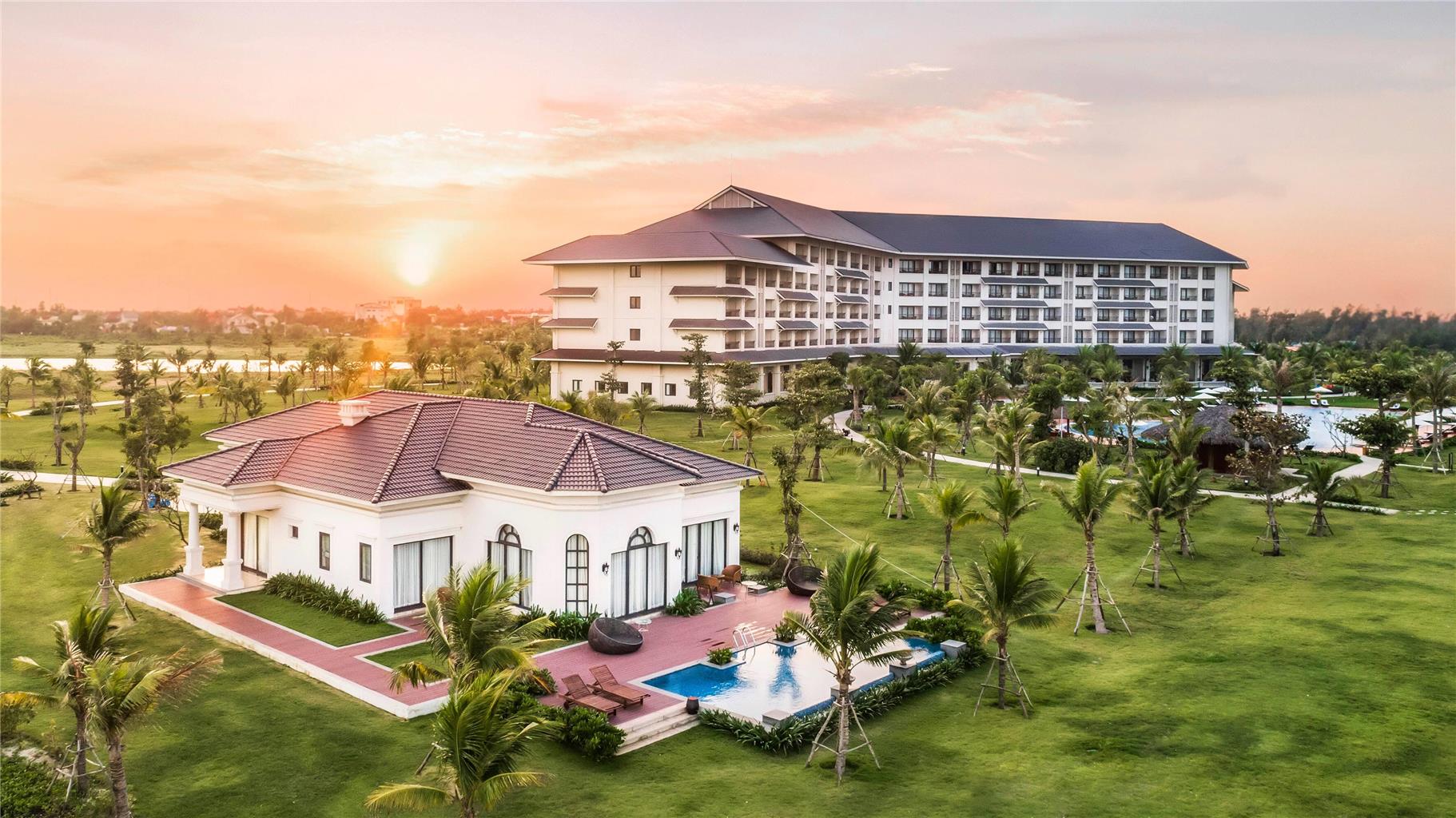 VINPEARL CUA HOI AFF. BY MELIA-guestroom-Guest Room,Guest Room Amenity,Pool,Architecture,On-Site,Outdoor/Exterior,Exterior View of Building.jpg