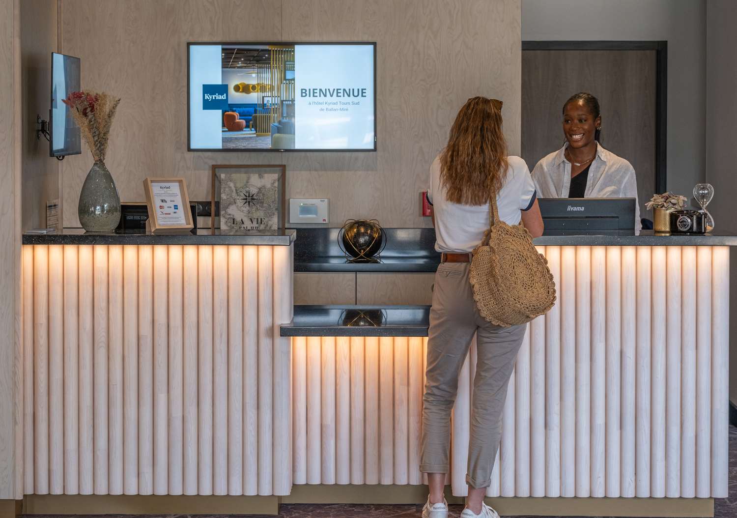 HOTEL KYRIAD TOURS SUD - Ballan Mire - KYRIAD BALLAN MIRE PARKING