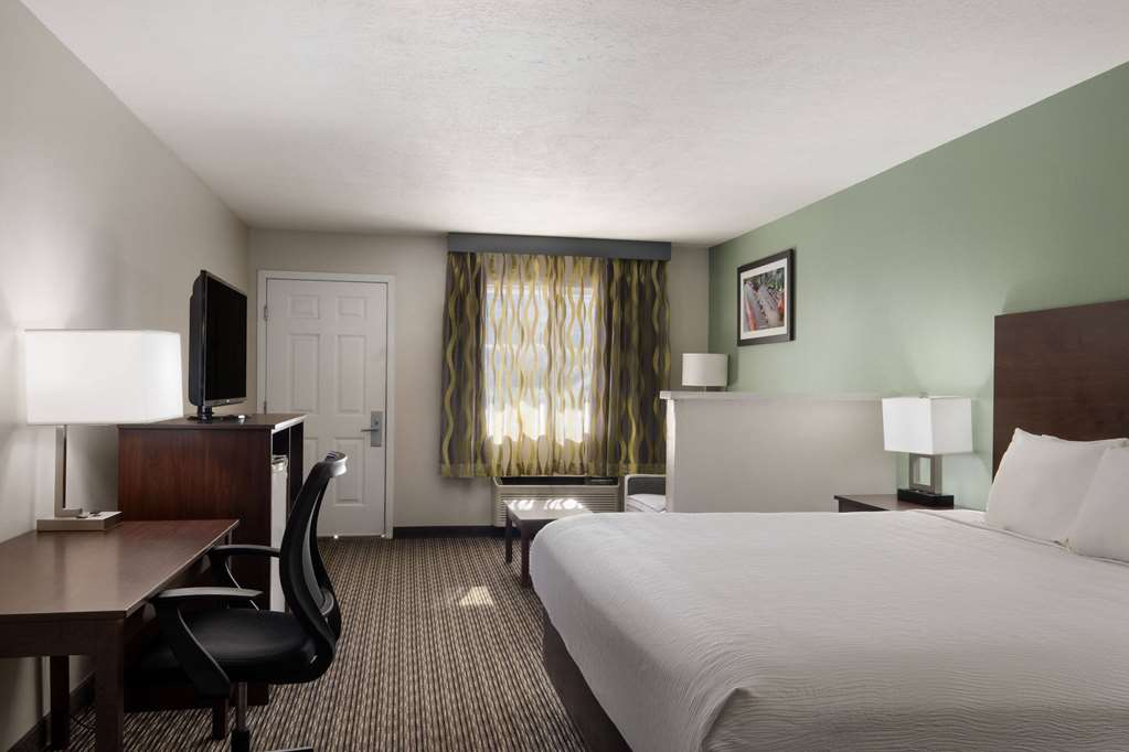 WG CEDAR CITY-guestroom-Guest Room,Suite,On-Site.jpg