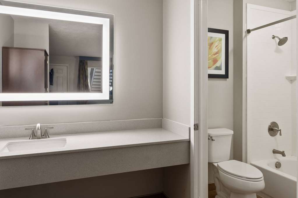 WG CEDAR CITY-guestroom-Guest Room,On-Site.jpg