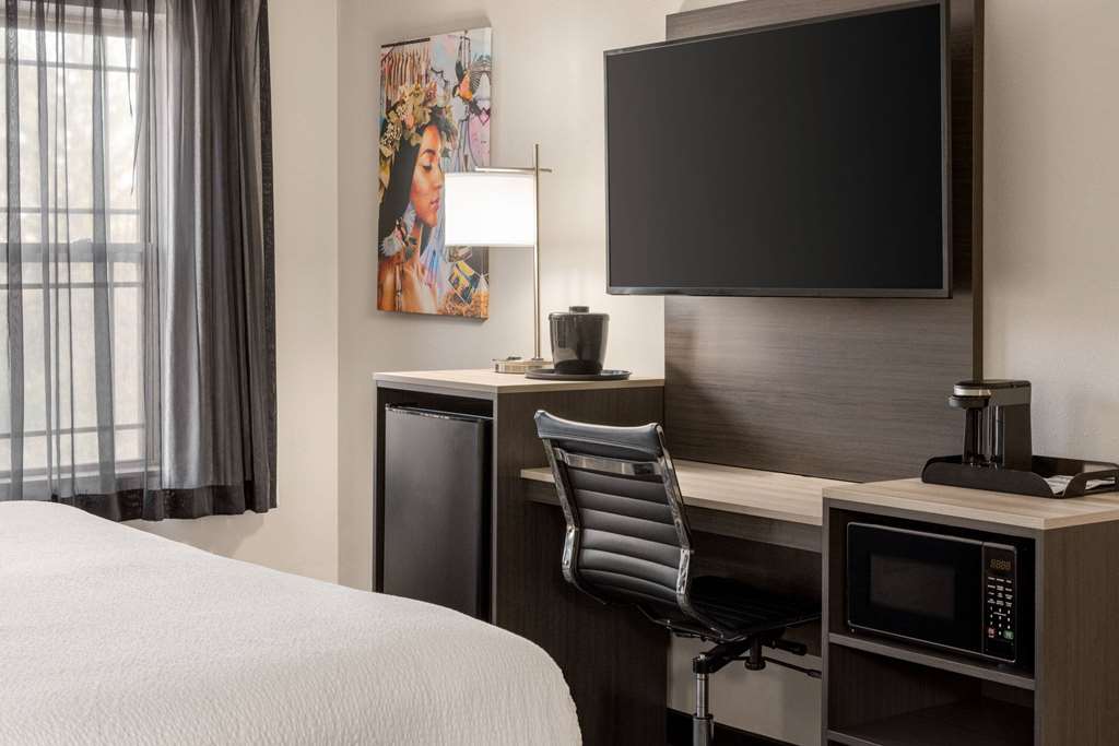 LA QUINTA INN & SUITES BY WYNDHAM L-guestroom-Guest Room,On-Site.jpg