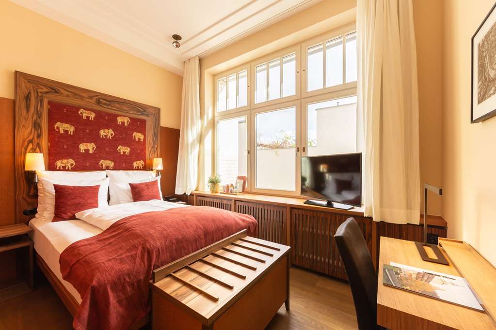 Guest photo