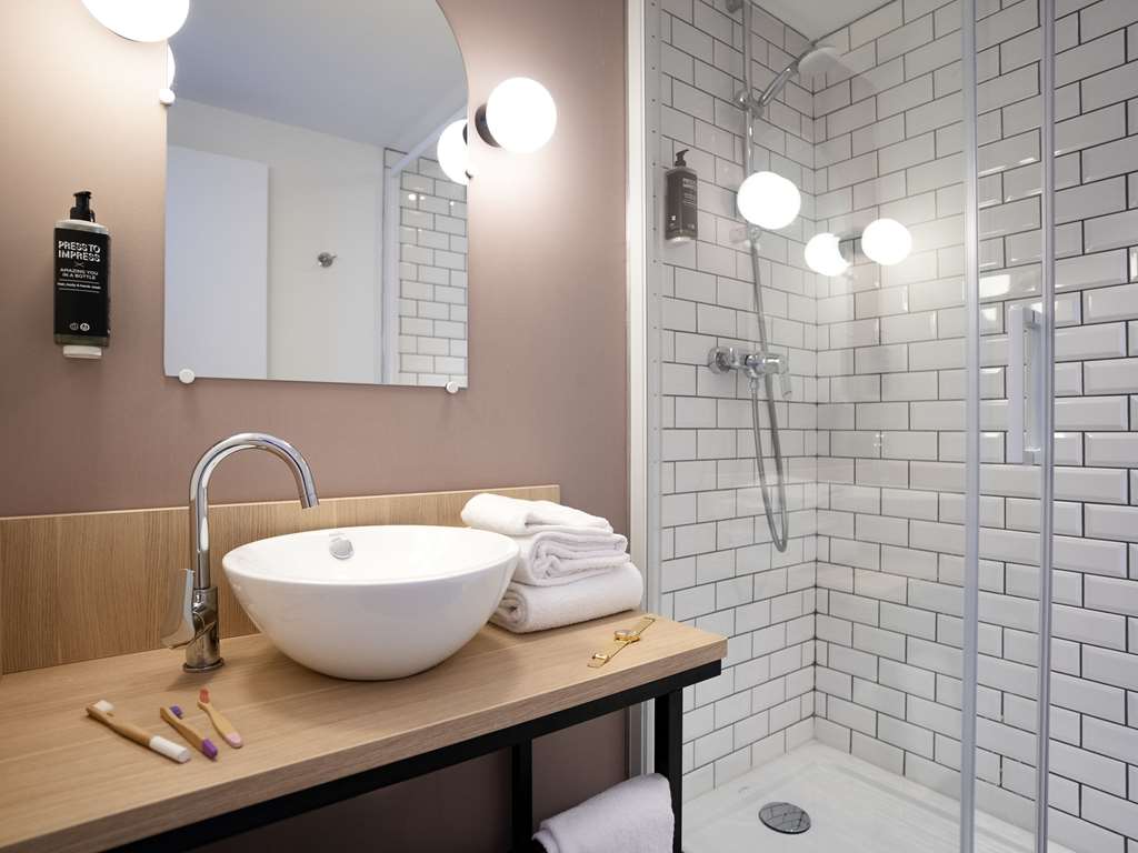 ibis Styles Lille Neuville en Ferrain-guestroom-Guest Room,Bathroom,On-Site.jpg