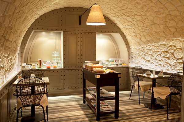 Dining,Dining Area,Restaurant,On-Site