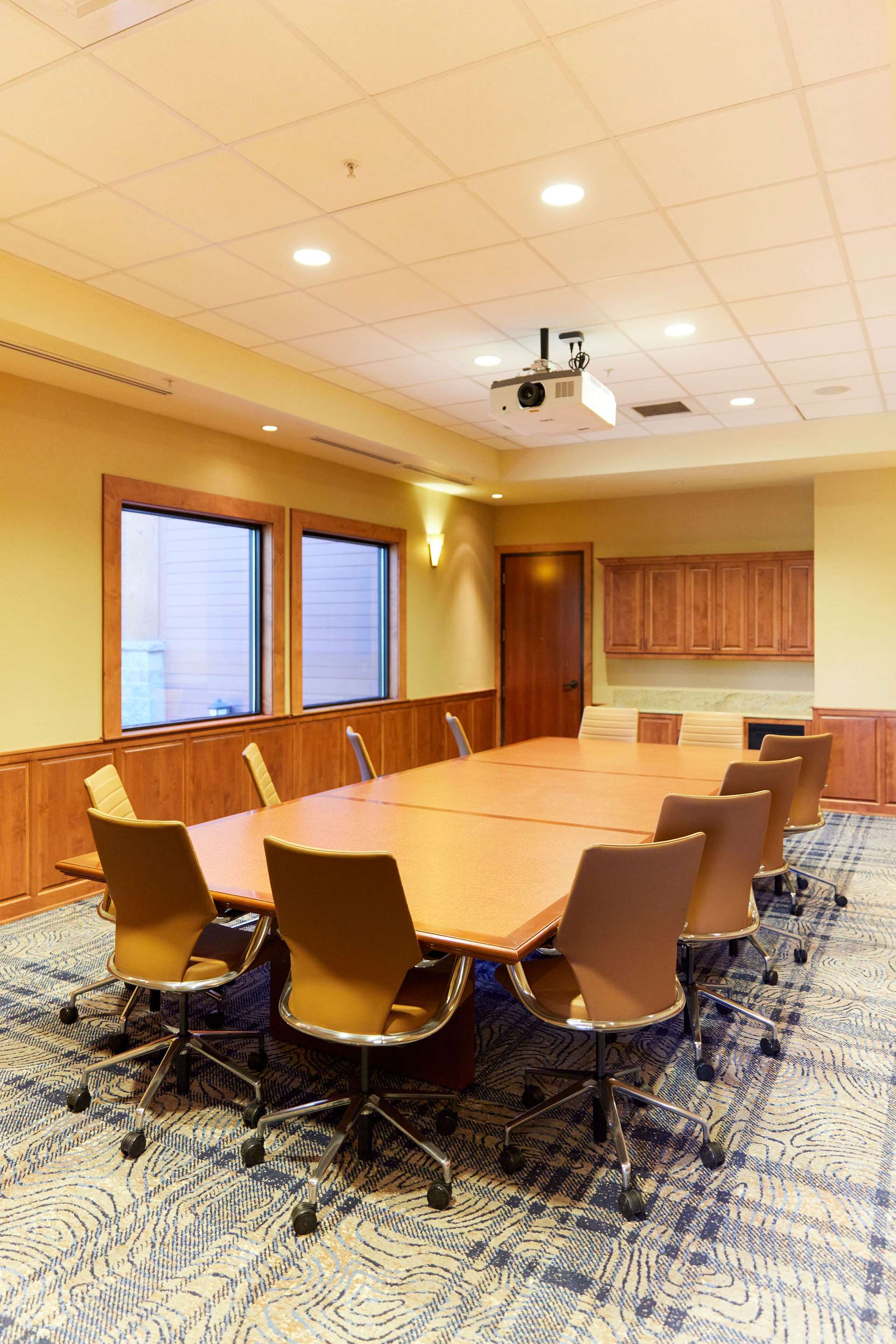 Cascade Boardroom II