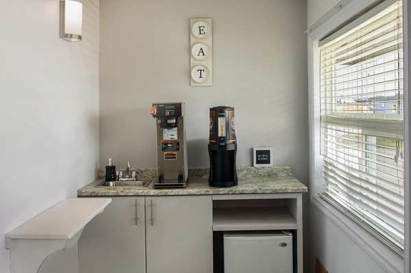 Restaurant - Canadas Best Value Inn Fort St John