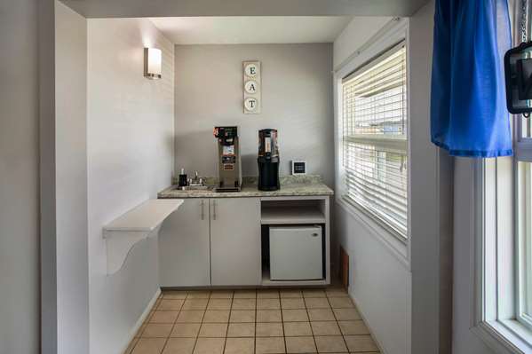 Restaurant - Canadas Best Value Inn Fort St John