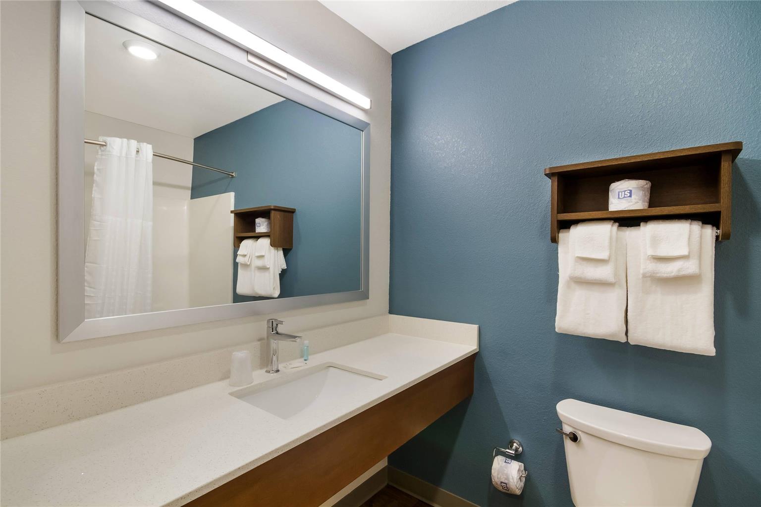WOODSPRING SUITES PANAMA CITY BEACH-guestroom-Guest Room,Bathroom,On-Site.jpg