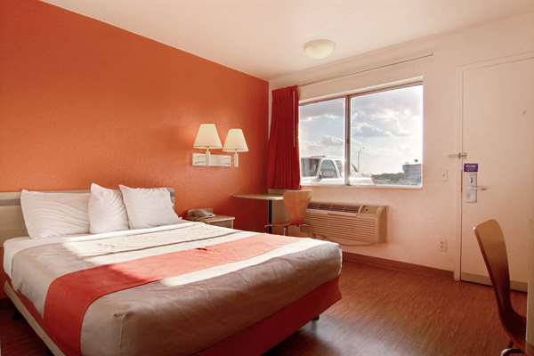  - Days Inn Sault Ste Marie - I-75, Exit 392