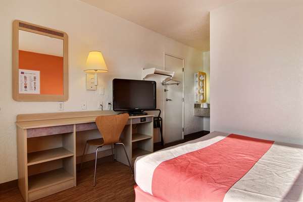  - Days Inn Sault Ste Marie - I-75, Exit 392