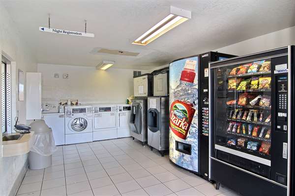  - Days Inn Sault Ste Marie - I-75, Exit 392