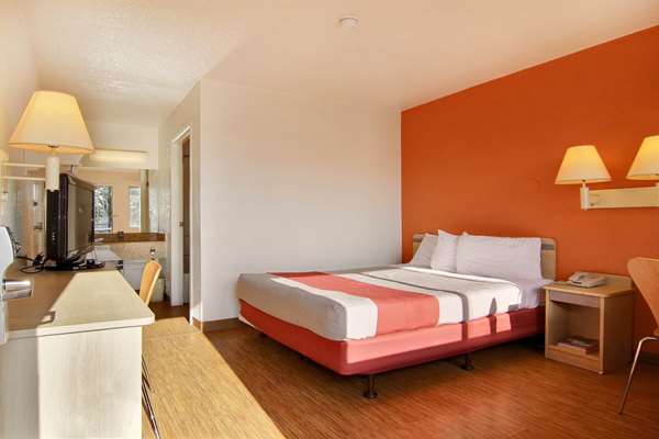  - Days Inn Sault Ste Marie - I-75, Exit 392