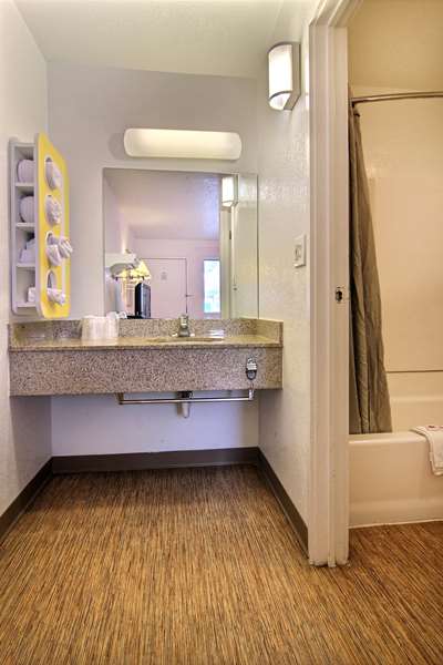  - Days Inn Sault Ste Marie - I-75, Exit 392