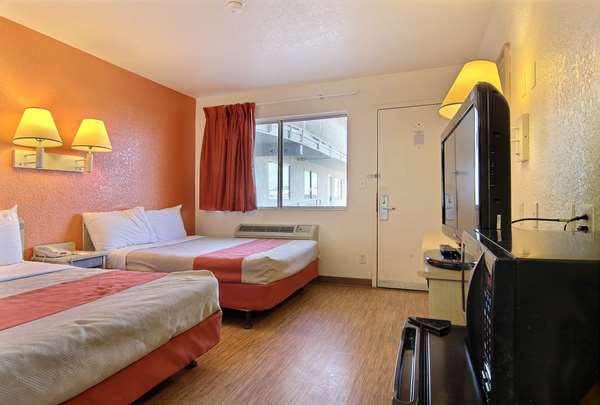  - Days Inn Sault Ste Marie - I-75, Exit 392