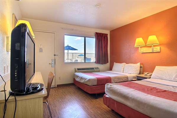  - Days Inn Sault Ste Marie - I-75, Exit 392