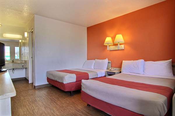  - Days Inn Sault Ste Marie - I-75, Exit 392