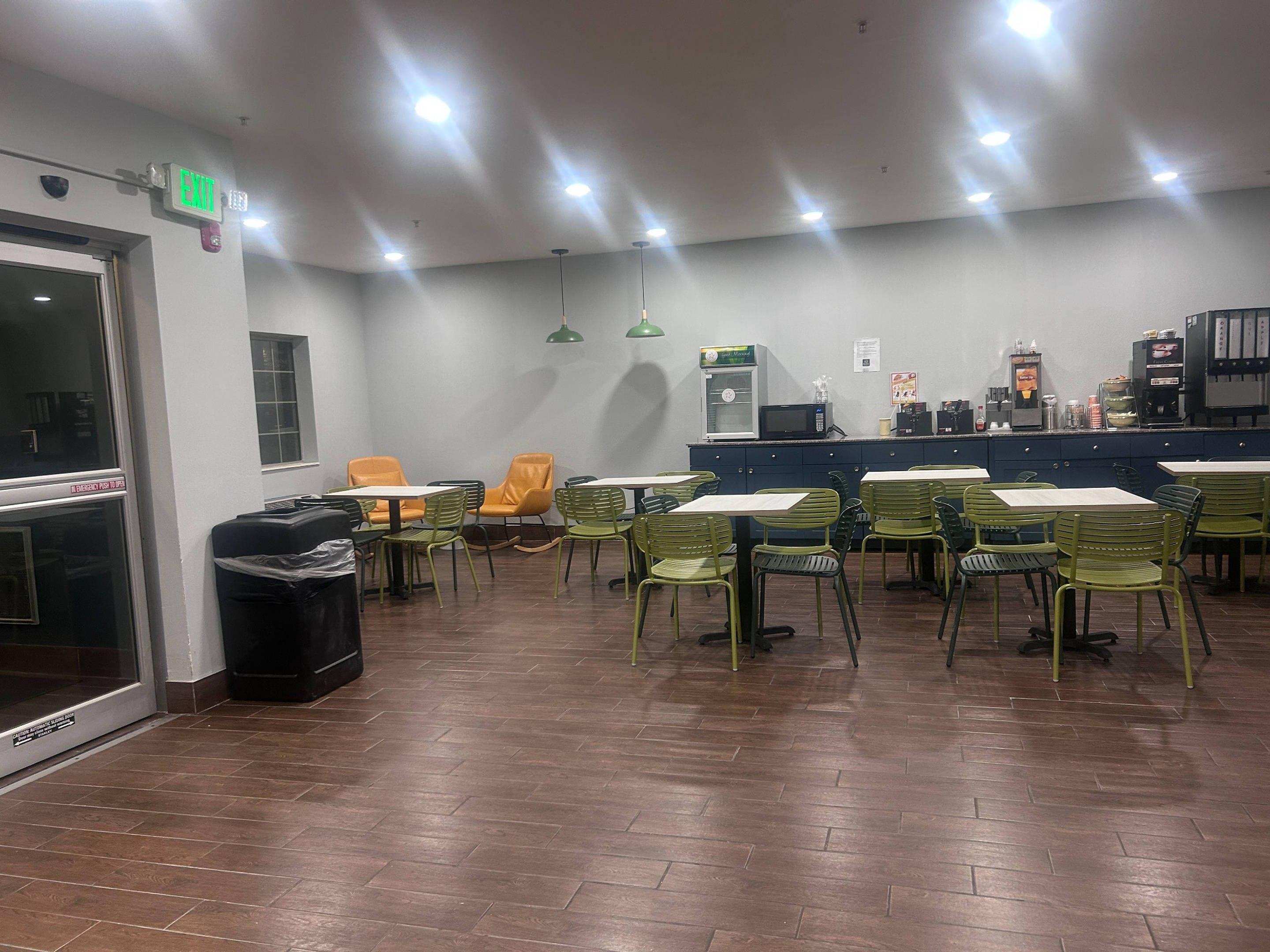 Lobby and Breakfast Area