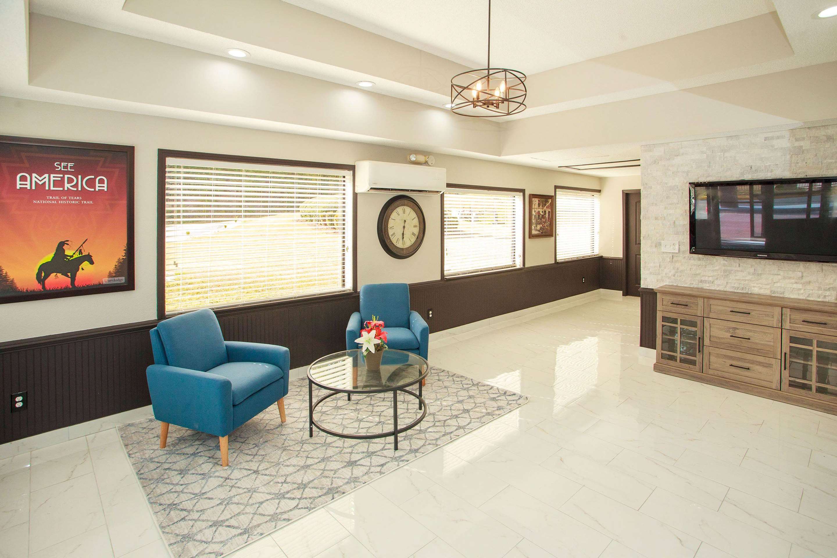 Lobby | Travelodge by Wyndham Macon West