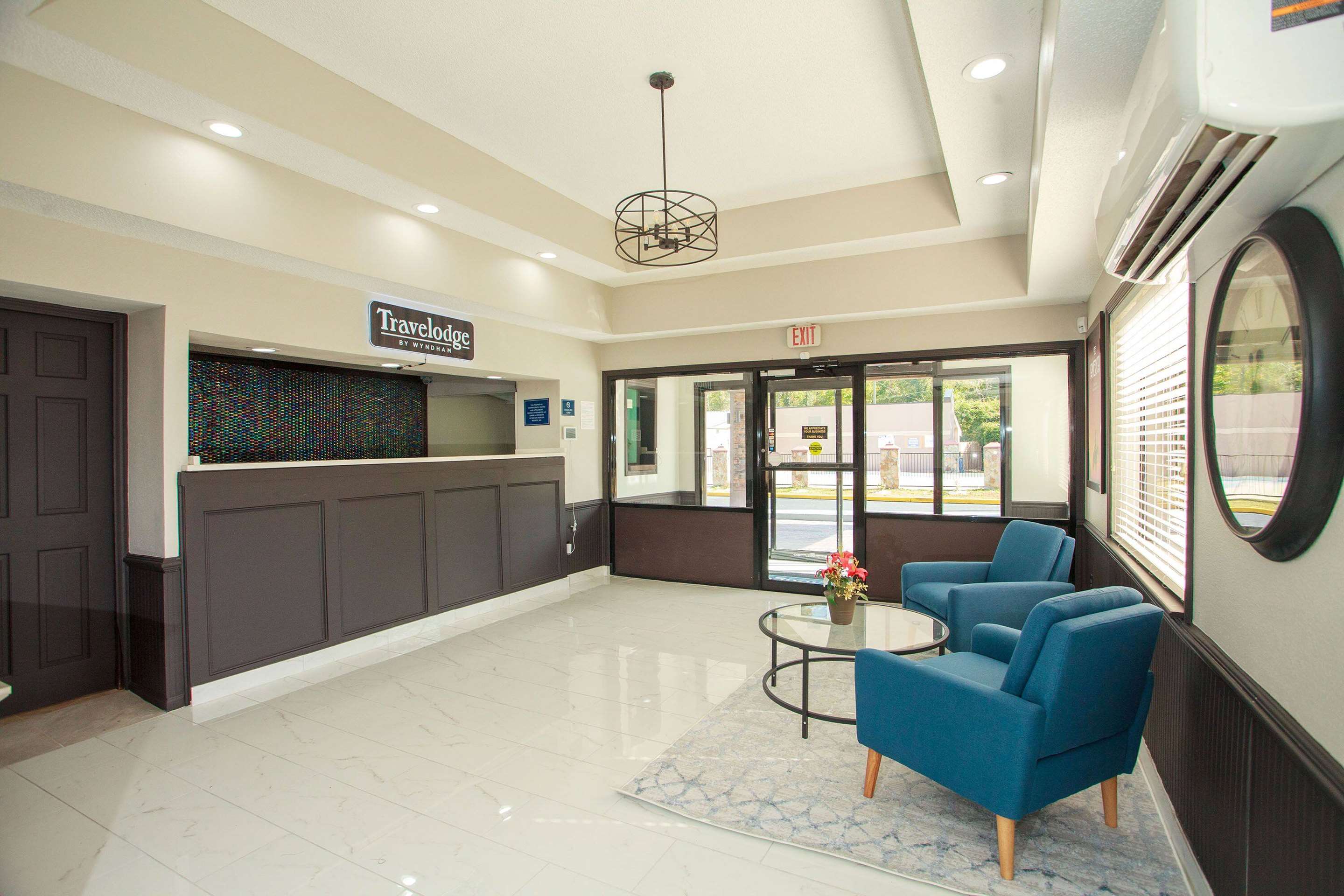 Lobby | Travelodge by Wyndham Macon West