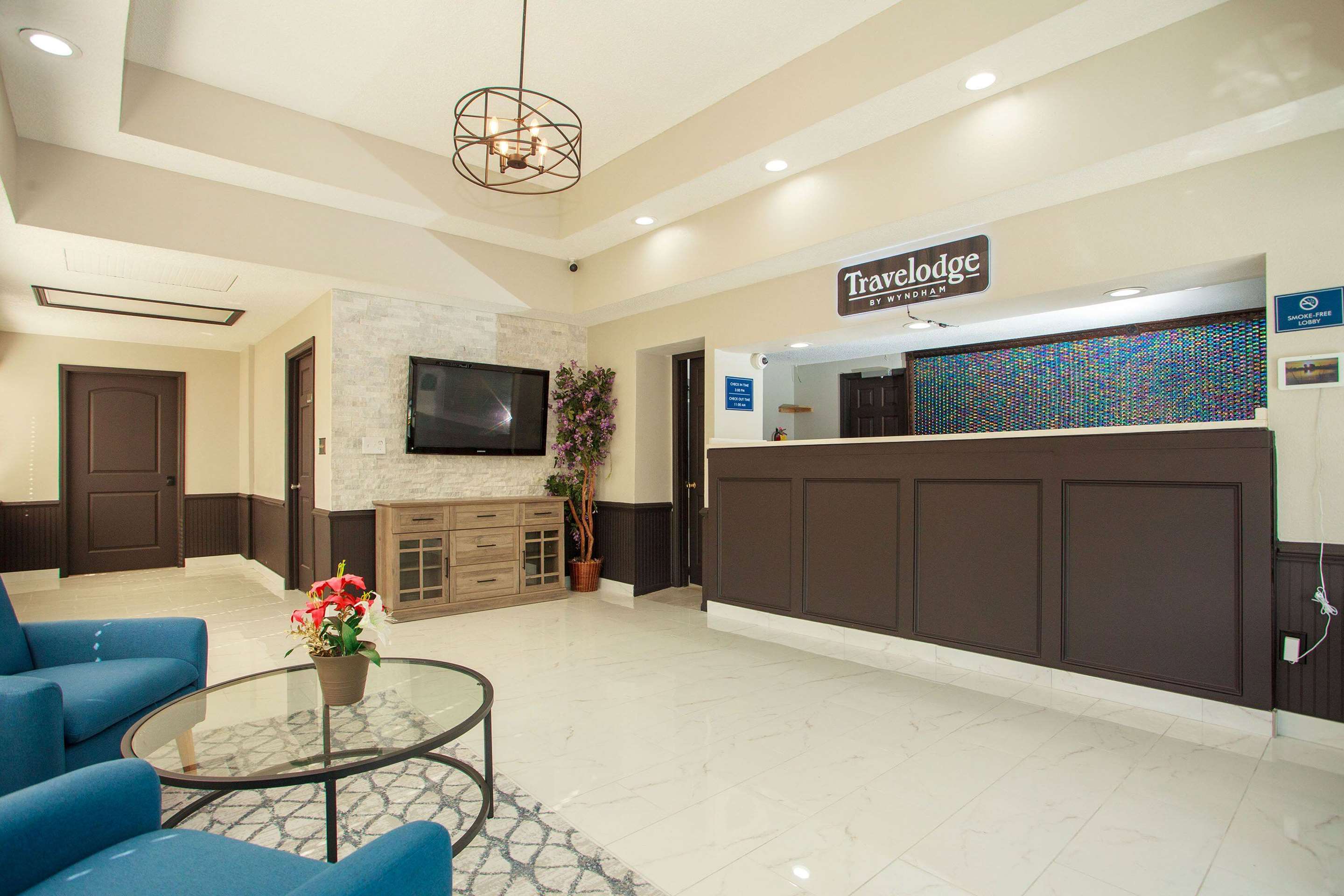 Lobby | Travelodge by Wyndham Macon West