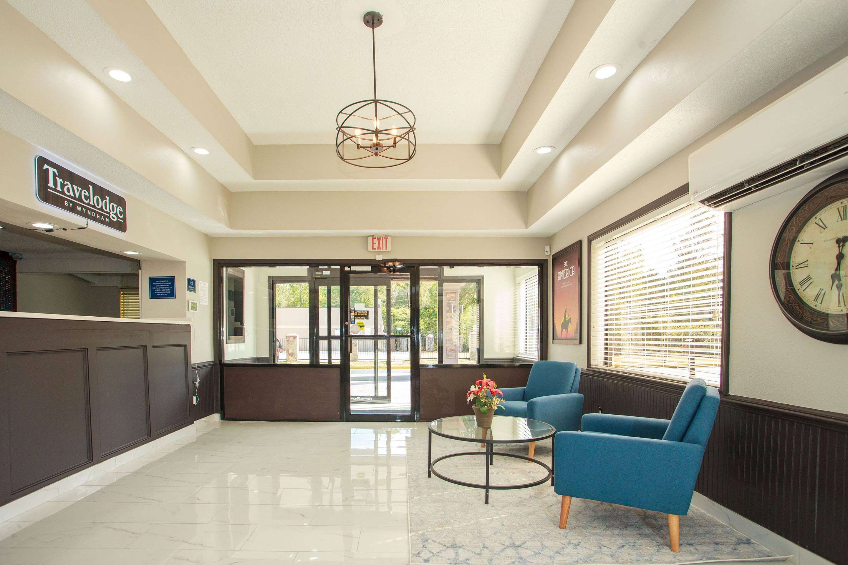 Lobby | Travelodge by Wyndham Macon West