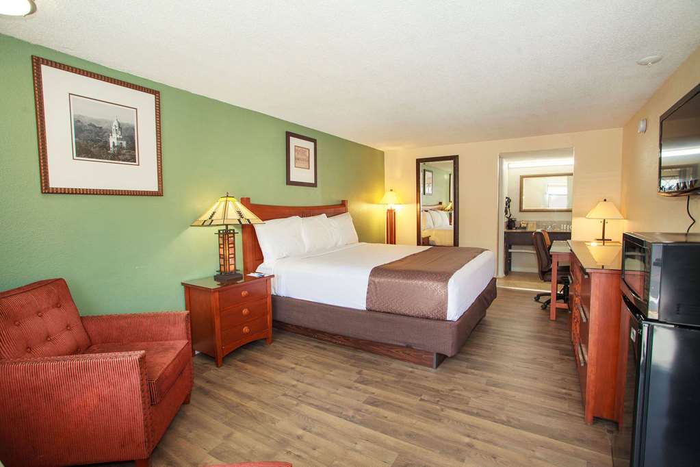 Travelodge by Wyndham Macon West - Tap to explore photos