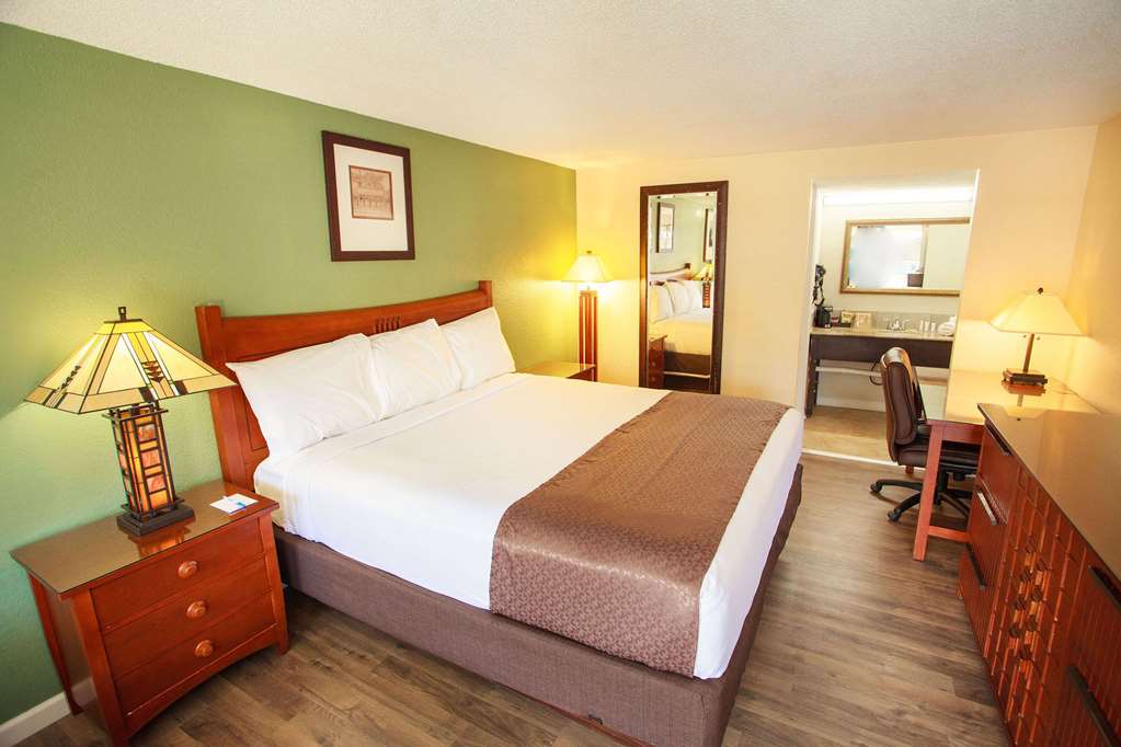 TRAVELODGE BY WYNDHAM MACON WEST-guestroom-Guest Room,On-Site.jpg