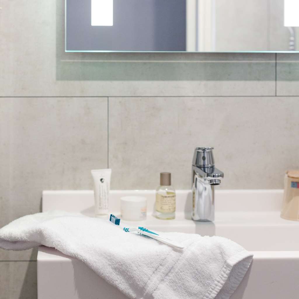 Best Western Mulhouse Salvator Centre-guestroom-Guest Room,Bathroom,On-Site.jpg